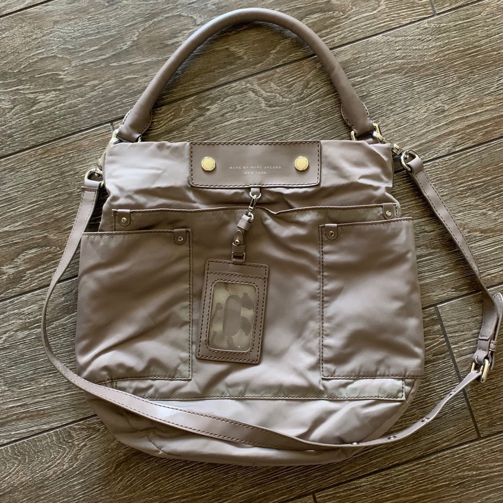 Light weight taupe/grayish cross body